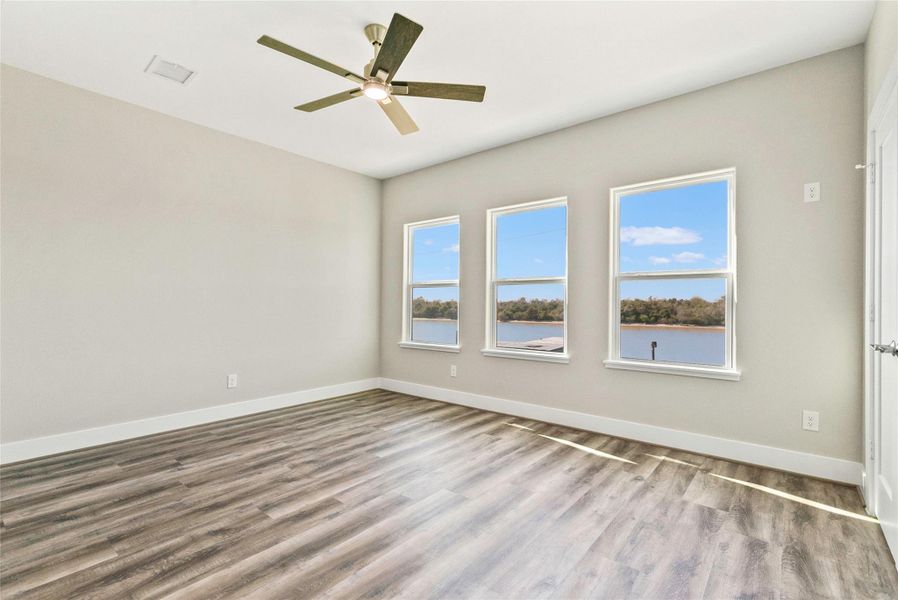 Spacious, unfurnished interior of a new home in , Matagorda (Image 21).