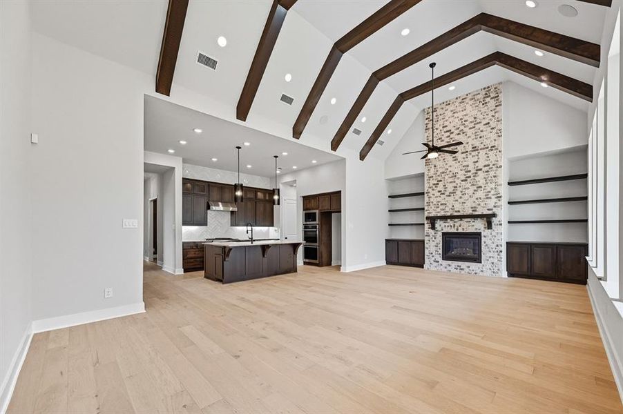 Spacious, unfurnished interior of a new home in Dove Hollow, Waxahachie (Image 14). Spacious, unfurnished interior of a new home in Dove Hollow, Waxahachie (Image 14).