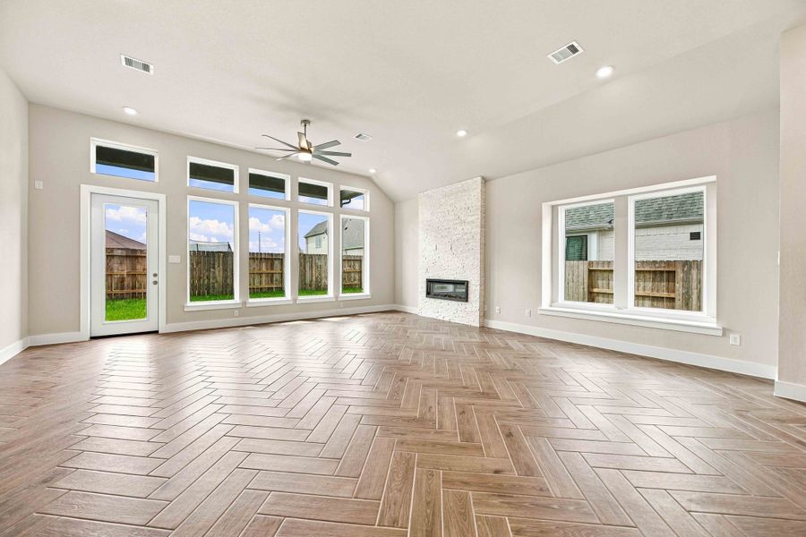 Spacious, unfurnished interior of a new home in Arabella on the Prairie, Richmond (Image 22).