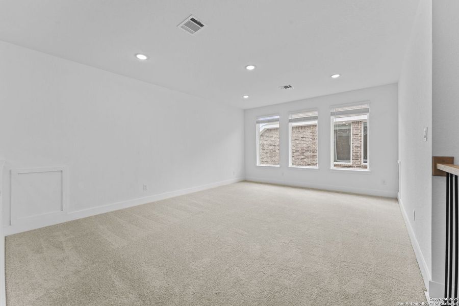 Spacious, unfurnished interior of a new home in , New Braunfels (Image 27).
