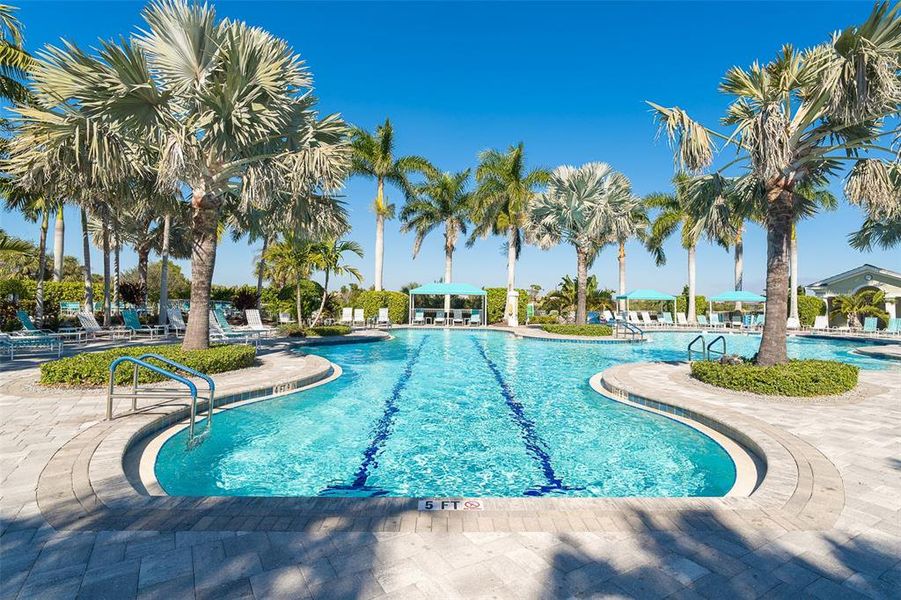 Community amenities in , Englewood (Image 35).