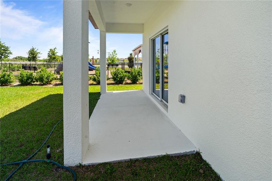 Exterior details and patio area of a home in Peach Crossings, Winter Haven (Image 4).
