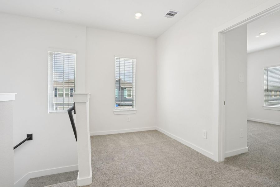 Spacious, unfurnished interior of a new home in Kemah Crossing - City Series, Kemah (Image 29).