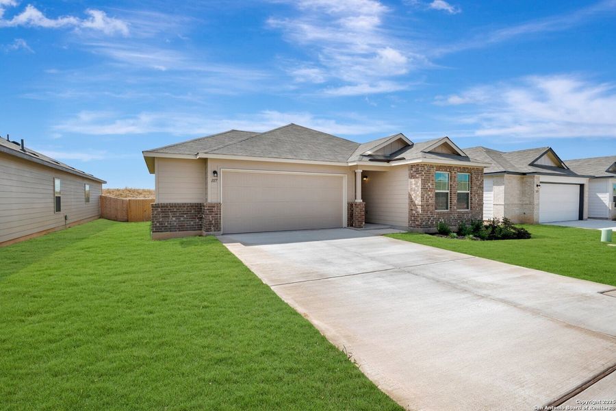 Exterior details and patio area of a home in Greenspoint Heights, Seguin (Image 17).