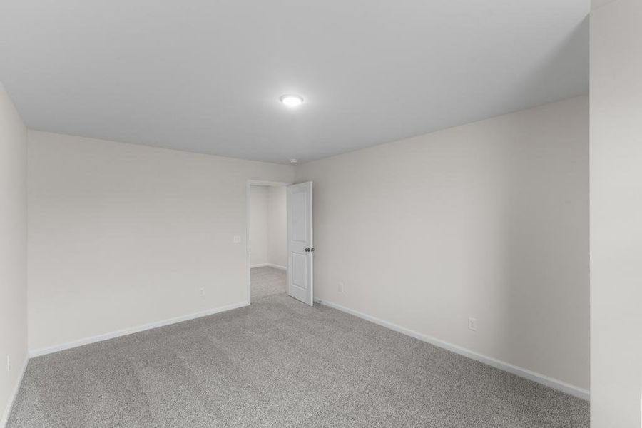 Spacious, unfurnished interior of a new home in Hitchcock Preserve, Aiken (Image 25).