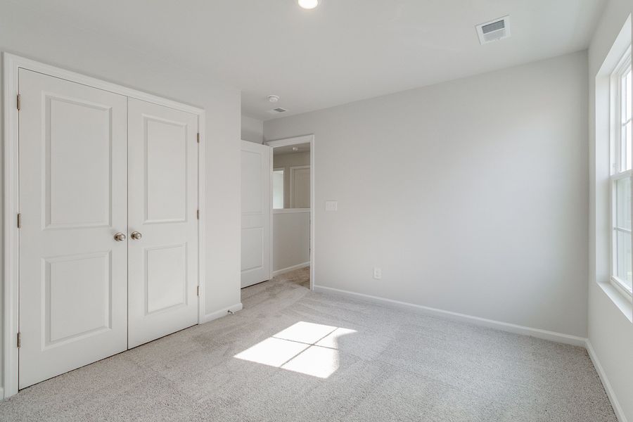 Spacious, unfurnished interior of a new home in Winston Point, Gilbert (Image 35).
