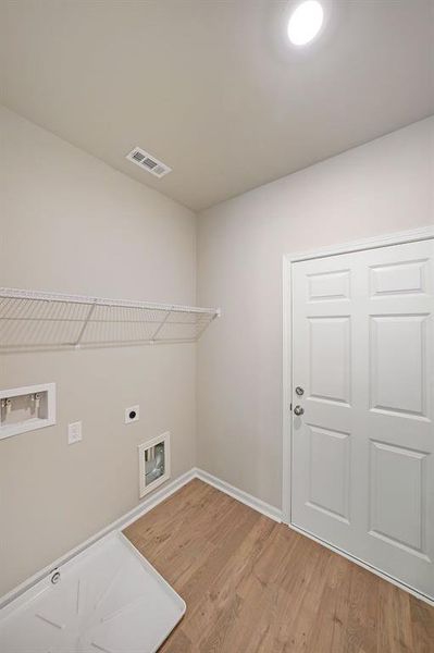 Spacious, unfurnished interior of a new home in , Dahlonega (Image 15).