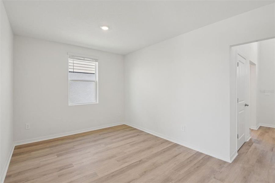 Spacious, unfurnished interior of a new home in Hilltop Vistas, Dade City (Image 24).