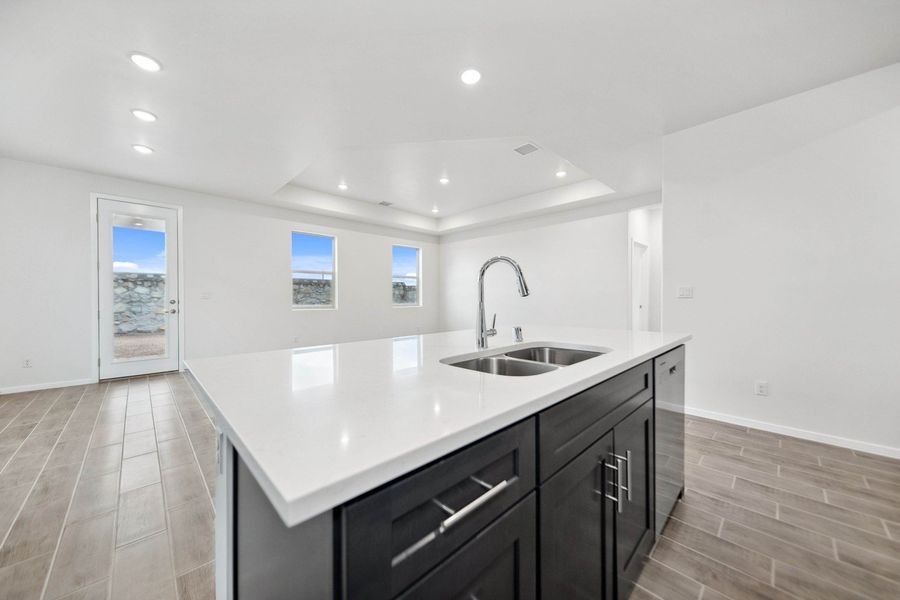 Representative interior finishes for a home built from the Valencia by Hakes Brothers in Summer Sky North, El Paso (Image 11).