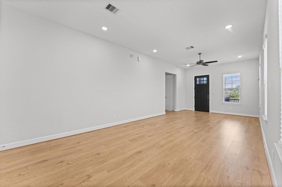 Spacious, unfurnished interior of a new home in , Pearland (Image 22).