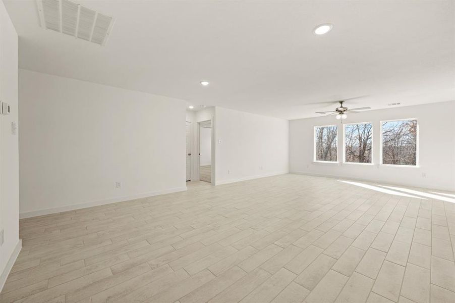 Spacious, unfurnished interior of a new home in Runaway Bay, Runaway Bay (Image 16).
