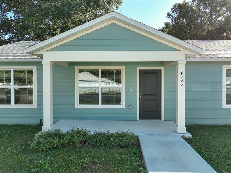 Exterior details and patio area of a home in , Orlando (Image 21).