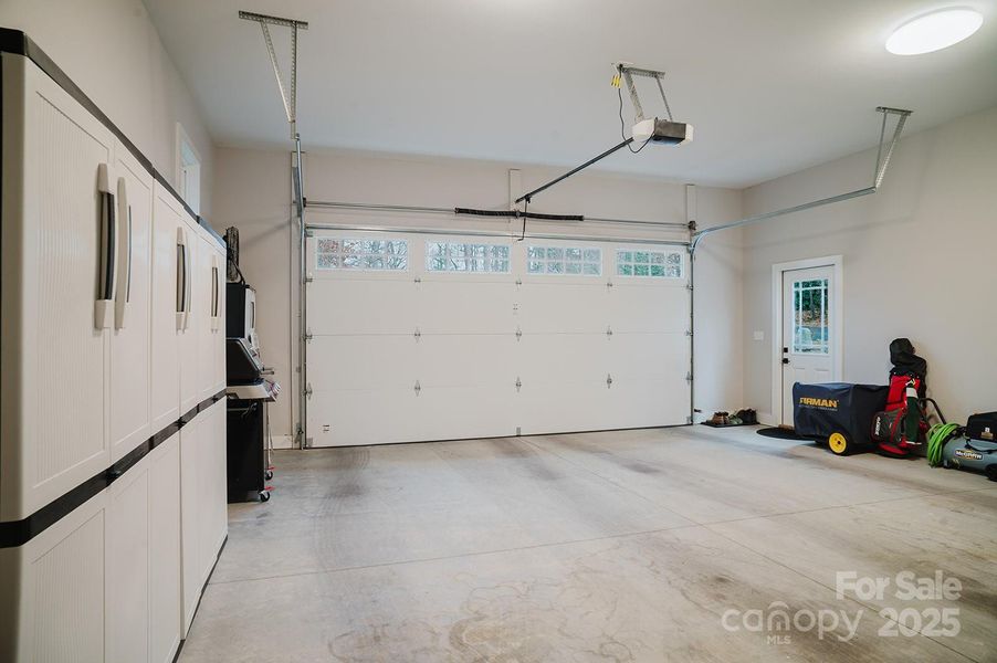 Spacious, unfurnished interior of a new home in , Hendersonville (Image 22). Spacious, unfurnished interior of a new home in , Hendersonville (Image 22).
