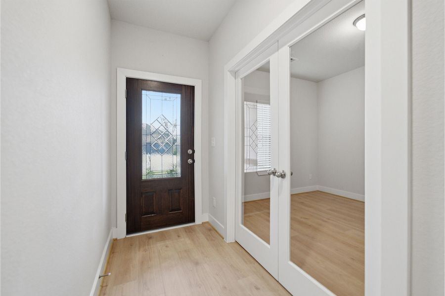 Spacious, unfurnished interior of a new home in Massey Oaks, Pearland (Image 14).