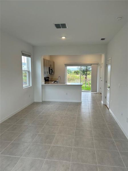 Spacious, unfurnished interior of a new home in , Palmetto (Image 12).