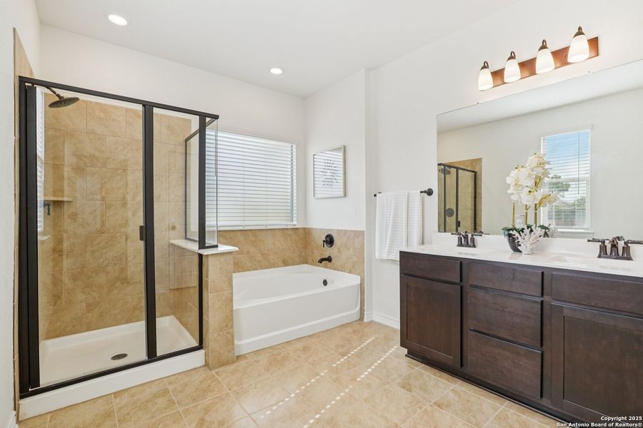 Furnished interior view inside a new home in Canyon Crest, San Antonio (Image 12). Furnished interior view inside a new home in Canyon Crest, San Antonio (Image 12).
