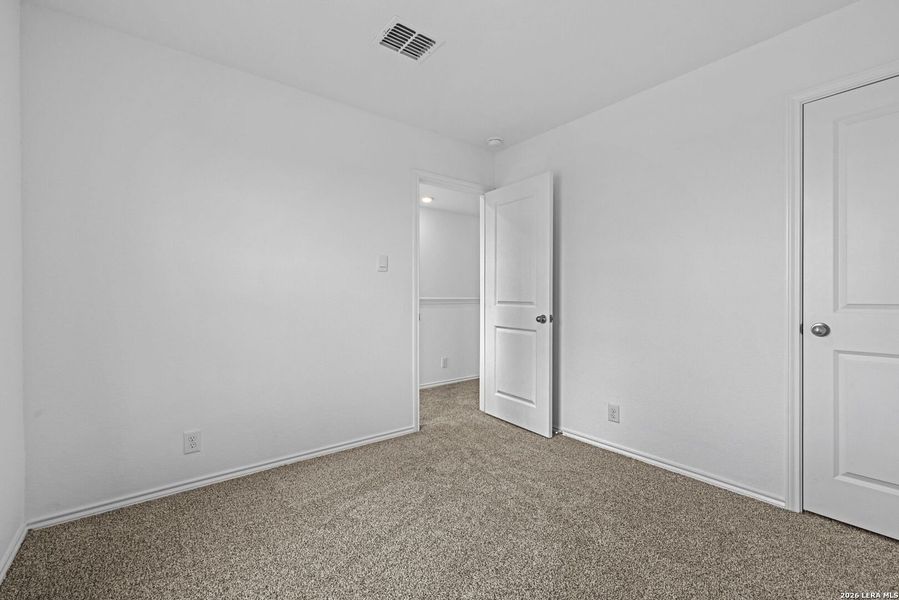 Spacious, unfurnished interior of a new home in Blue Ridge Ranch, San Antonio (Image 19).