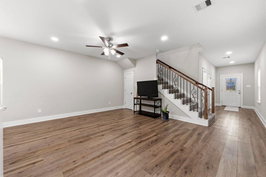 Enjoy a spacious main living area with plenty of space to personalize your decor. Nice closet for extra storage.