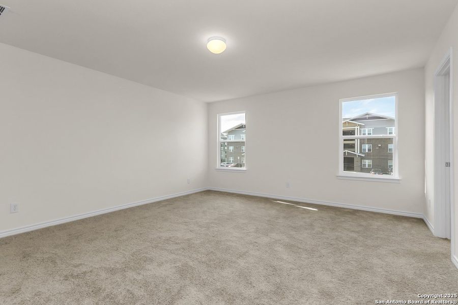 Spacious, unfurnished interior of a new home in Medina Crossing, Von Ormy (Image 9).