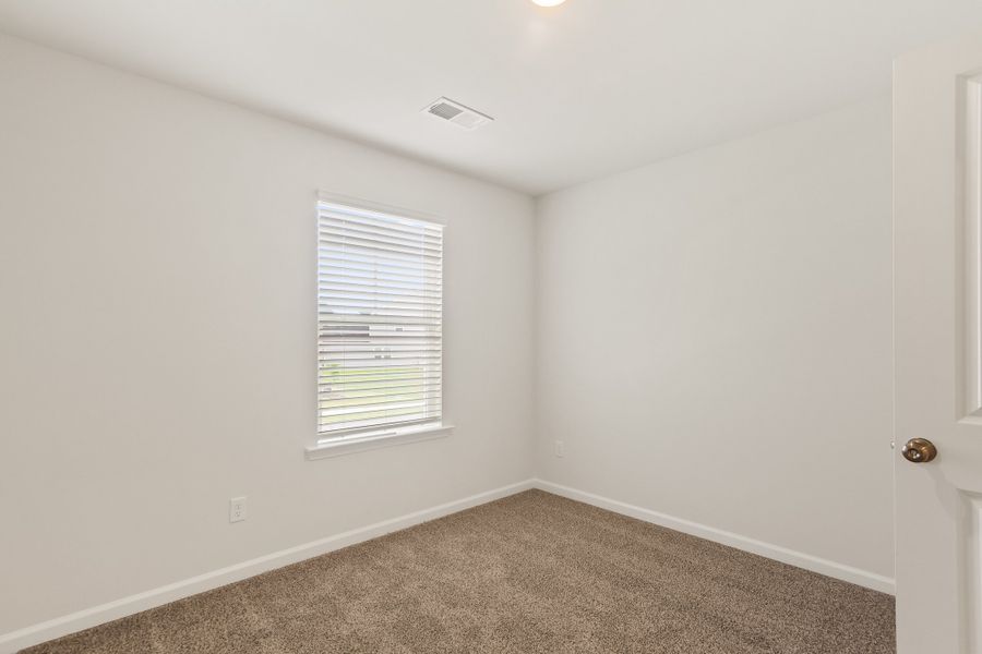 Representative unfurnished interior of a home built from the Palm by Veranda Homes in Hitchcock Preserve, Aiken (Image 23).