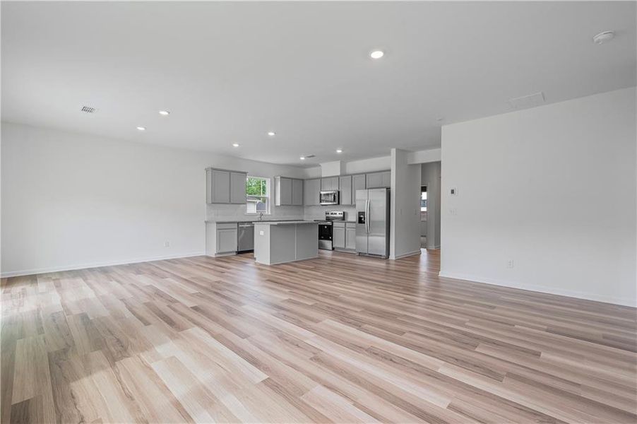 Spacious, unfurnished interior of a new home in Avery Ridge, Gainesville (Image 5).