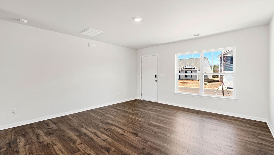 Spacious, unfurnished interior of a new home in Baxter Village, Boiling Springs (Image 15).