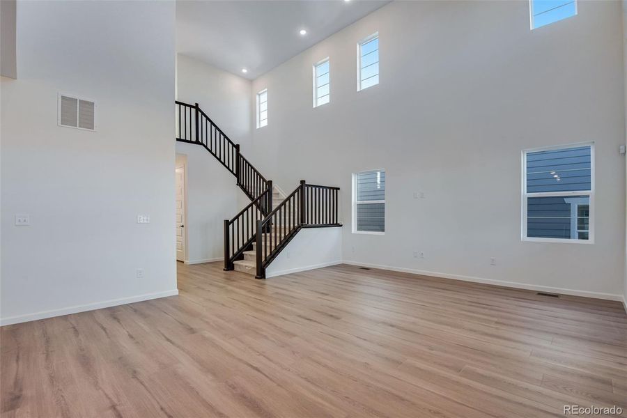 Spacious, unfurnished interior of a new home in Prelude at Sterling Ranch, Littleton (Image 38).