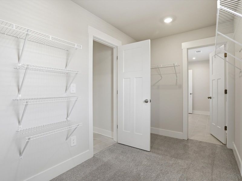 Spacious, unfurnished interior of a new home in Ashby Woods, Boiling Springs (Image 14).