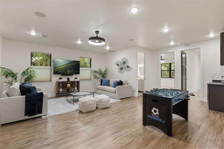 Furnished interior view inside a new home in , Orlando (Image 9).