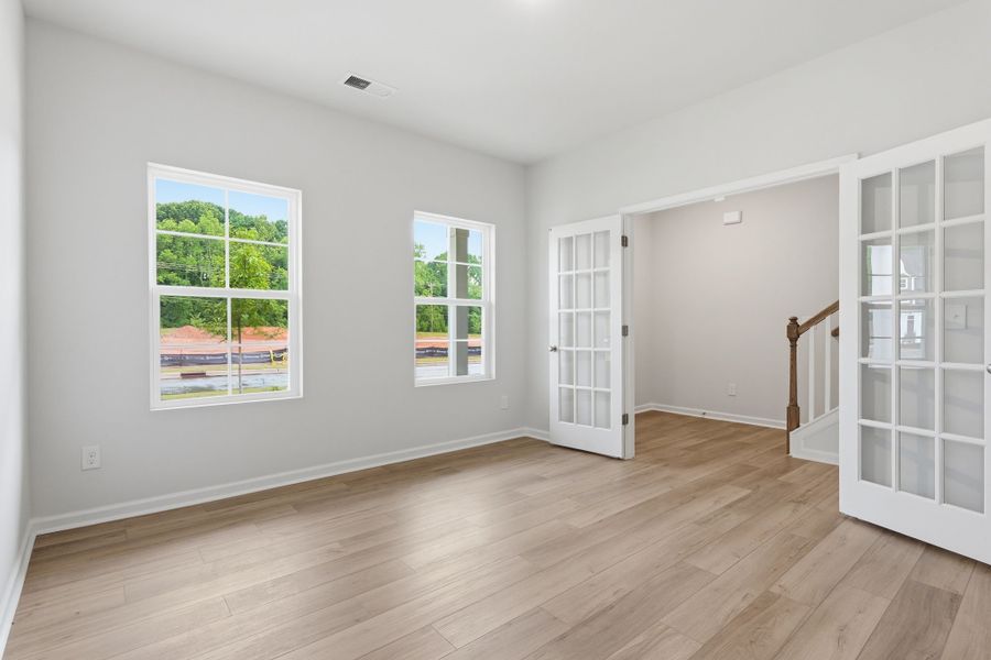 Spacious, unfurnished interior of a new home in Piper Creek, Newton (Image 23).