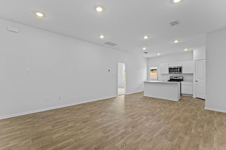Spacious, unfurnished interior of a new home in , Kyle (Image 19).