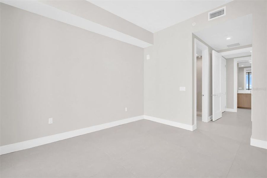 Spacious, unfurnished interior of a new home in , St. Petersburg (Image 57).