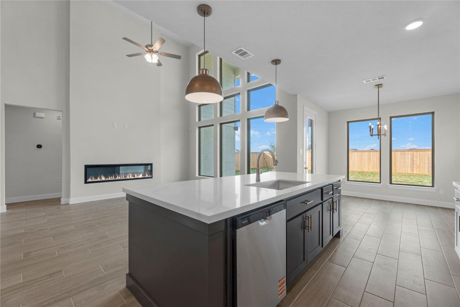 Representative image. Features, selections and colors may vary. Representative image. Features, selections and colors may vary.