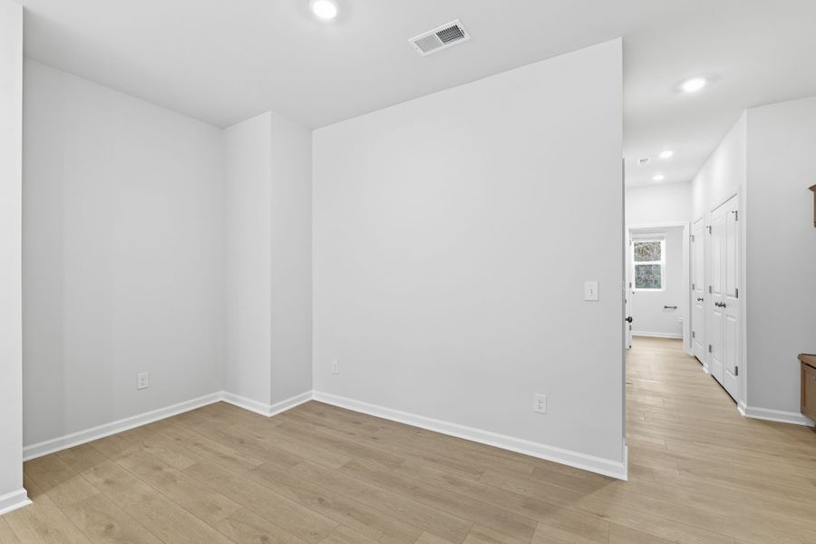 Spacious, unfurnished interior of a new home in Lakeview Village, Charlotte (Image 18).