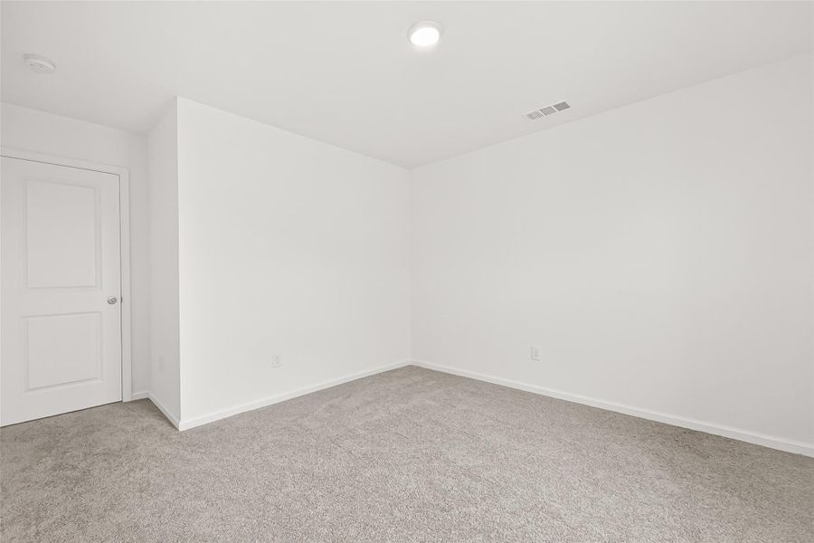 Spacious, unfurnished interior of a new home in Chapel Run, Montgomery (Image 19).