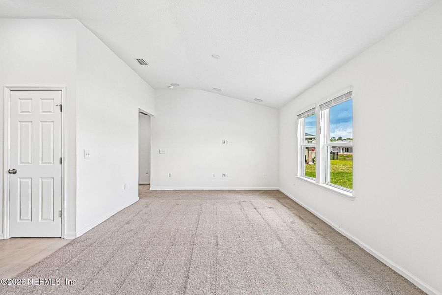 Spacious, unfurnished interior of a new home in , Jacksonville (Image 13).