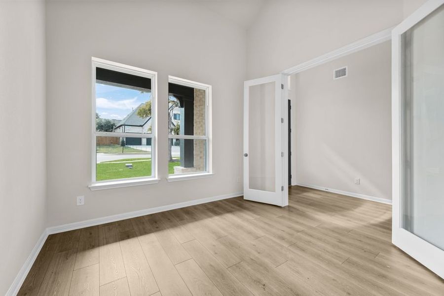 Spacious, unfurnished interior of a new home in Parkside on the River 60s, Georgetown (Image 11).