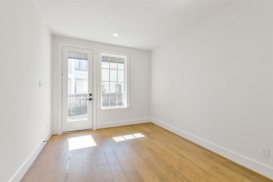 Spacious, unfurnished interior of a new home in Reserve in Memorial, Houston (Image 22).