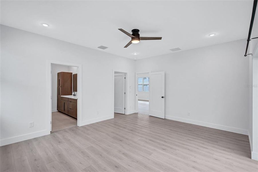 Spacious, unfurnished interior of a new home in , St. Petersburg (Image 13). Spacious, unfurnished interior of a new home in , St. Petersburg (Image 13).