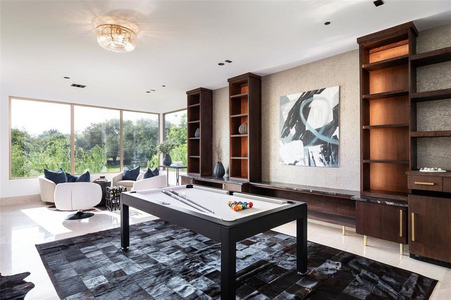 Furnished interior view inside a new home in , Dallas (Image 9).
