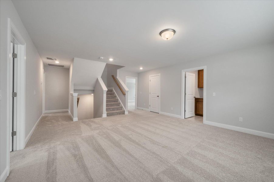 Spacious, unfurnished interior of a new home in Parker's Preserve, Ridgeville (Image 32).