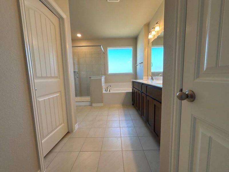 Furnished interior view inside a new home in Waterford Park, Weatherford (Image 5).