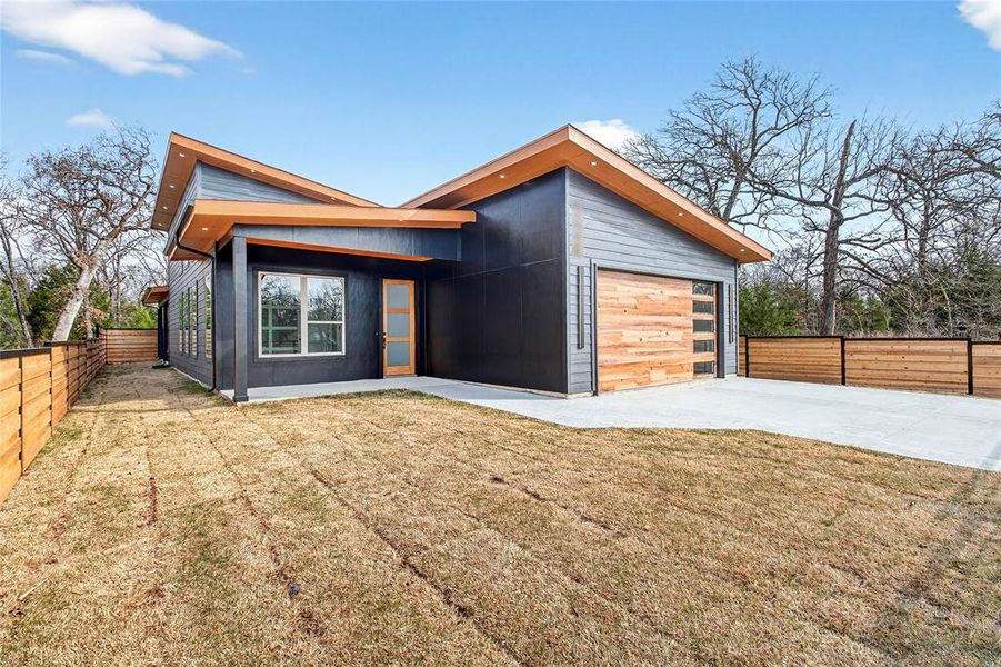 Front exterior of a new home in , Mabank, TX, highlighting curb appeal (Image 1). Front exterior of a new home in , Mabank, TX, highlighting curb appeal (Image 1).
