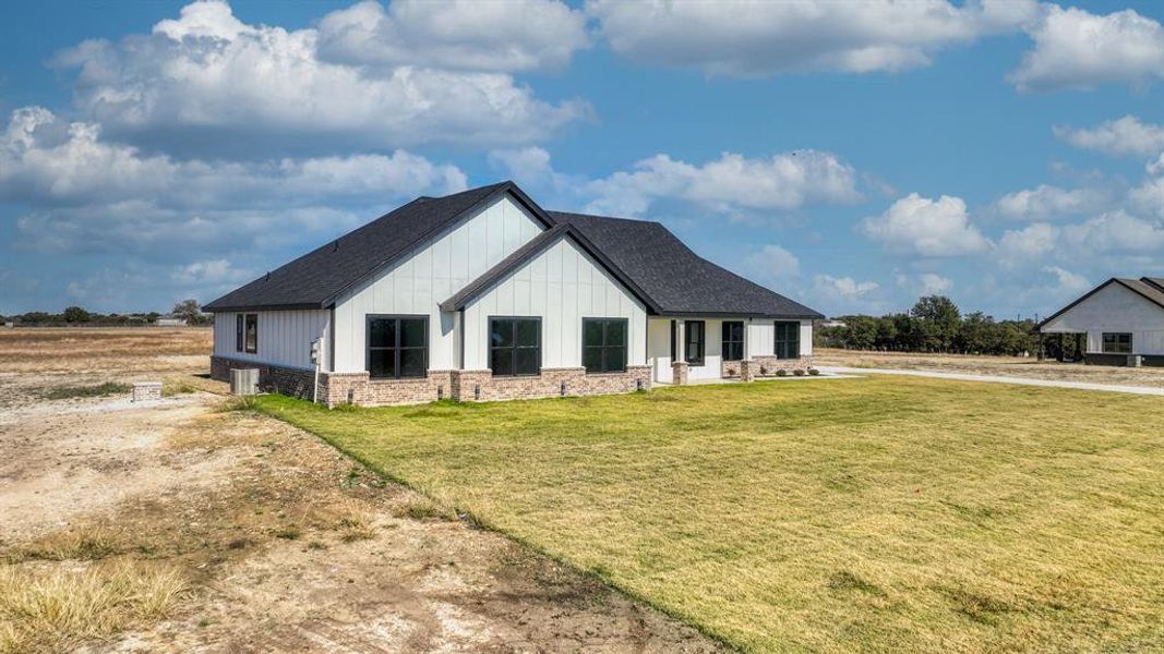 Front exterior of a new home in Saddle Crest Estates, Weatherford, TX, highlighting curb appeal (Image 1).