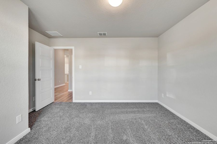 Spacious, unfurnished interior of a new home in Greenspoint Heights, Seguin (Image 37).