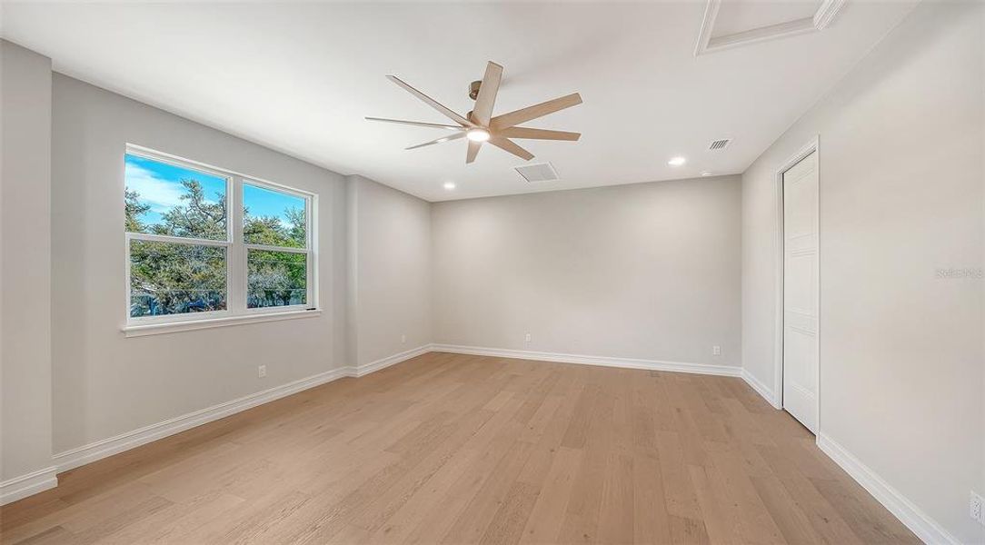 Spacious, unfurnished interior of a new home in , Sarasota (Image 55).