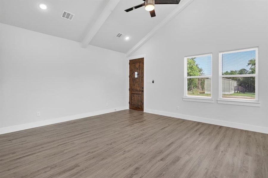 Spacious, unfurnished interior of a new home in , Granbury (Image 15).