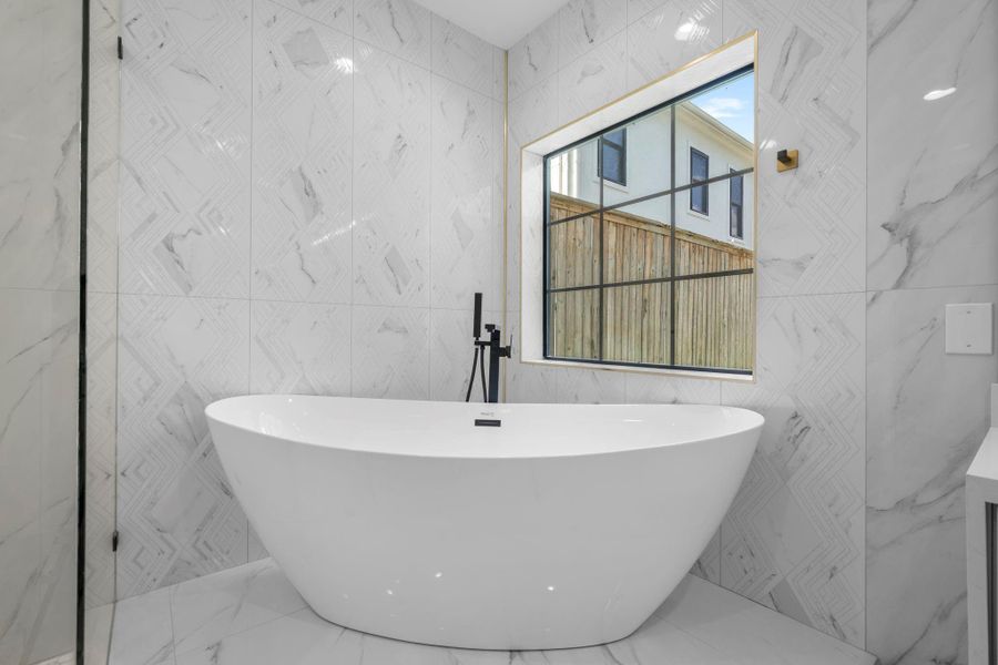 Spectacular garden spa like tub, it will give you a feeling of luxury. This will be your new favorite place to relax after a long day! Spectacular garden spa like tub, it will give you a feeling of luxury. This will be your new favorite place to relax after a long day!