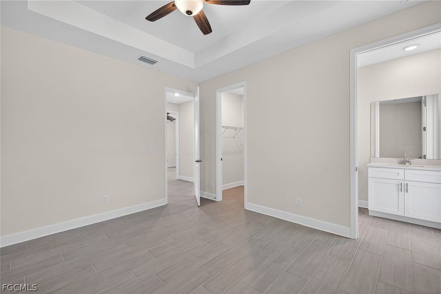 Spacious, unfurnished interior of a new home in Cape Coral, Cape Coral (Image 31).