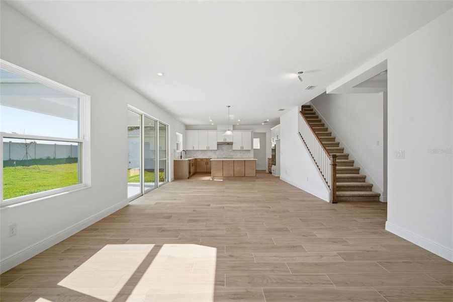 Spacious, unfurnished interior of a new home in Fieldstone, Plant City (Image 39).